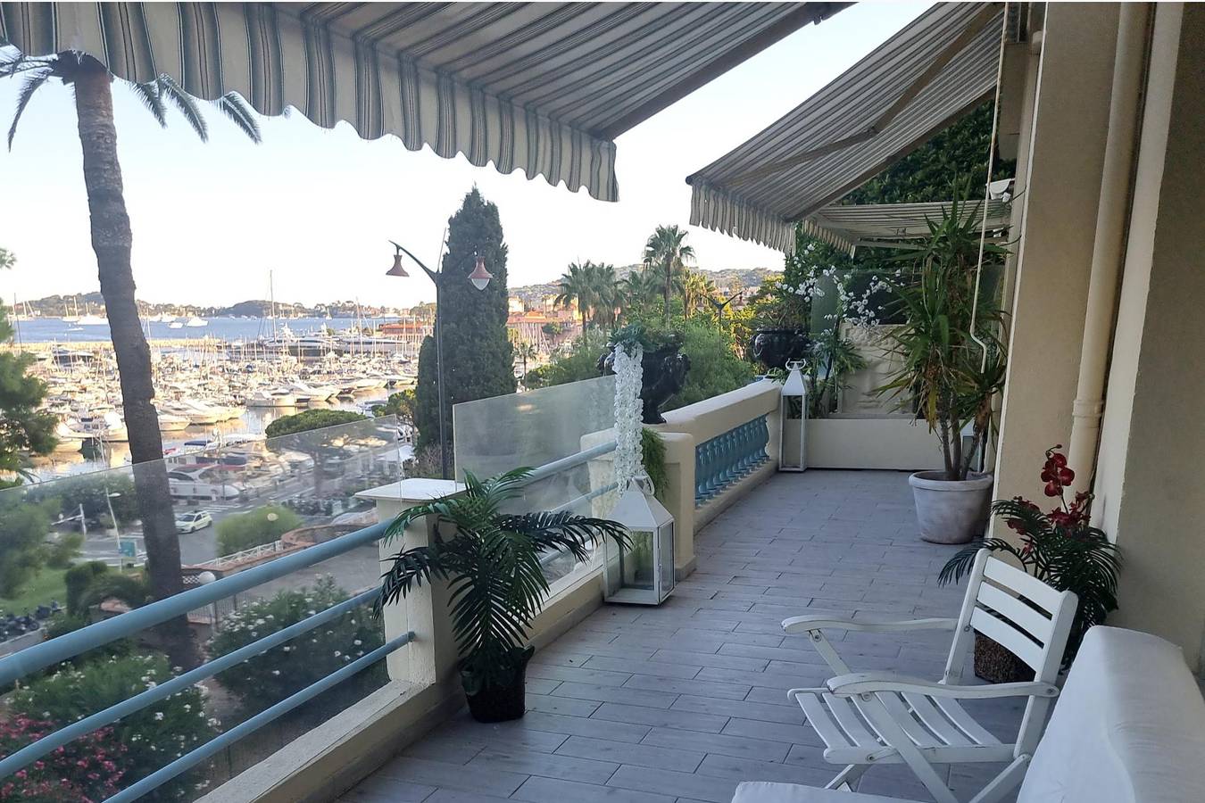 Entire holiday apartment, Near Monaco - Sea View - Sleeps 2 - Pets - Parking in Beaulieu-sur-Mer, Nice region