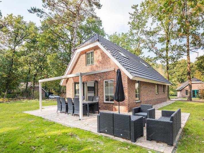 Vakantiehuis voor 8 personen, with Terras and Whirlpool as well as Zwembad and Sauna in Hooghalen