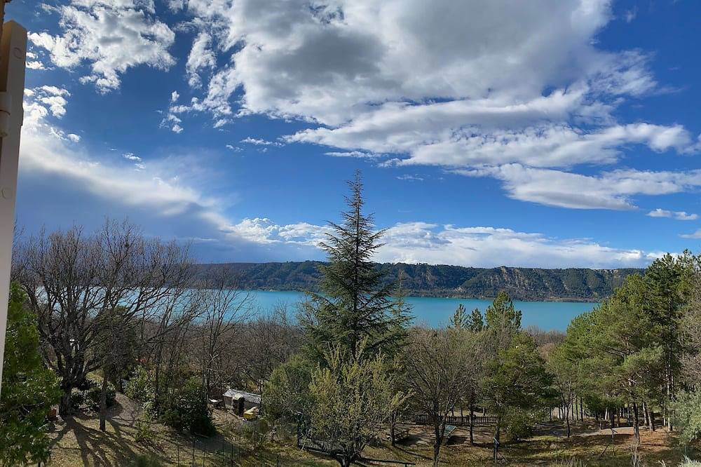 L'appel du Lac: Lake Sainte Croix and the Gorges du Verdon in Les Salles-sur-Verdon, Verdon Regional Natural Park