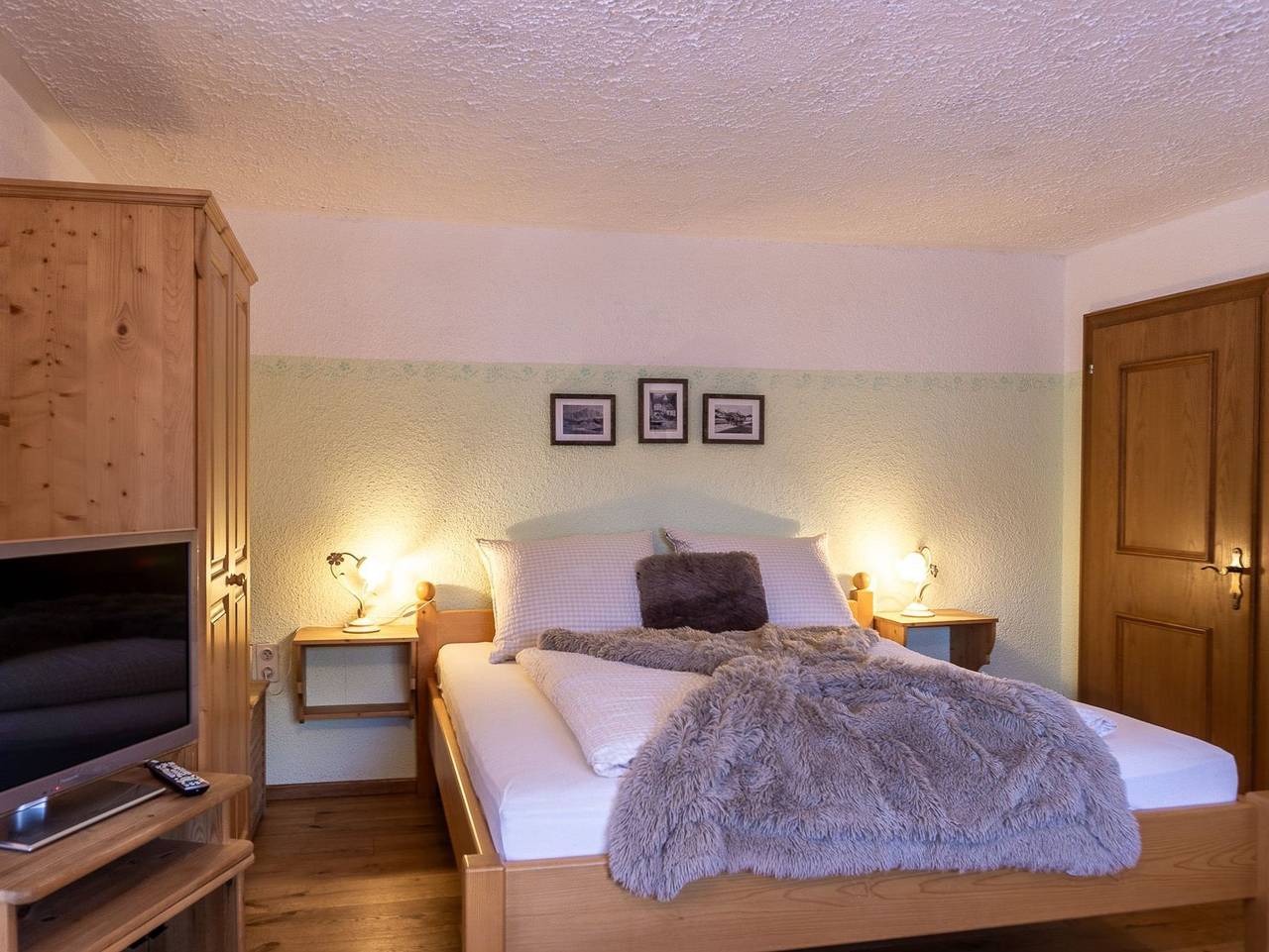 Ganze Ferienwohnung, Gästehaus Schmid - Doppelzimmer in Grän, Allgäuer Alpen (Österreich)