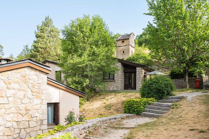 Location de vacances pour 5 personnes, avec Terrasse ainsi que Jardin et Piscine dans Lozère