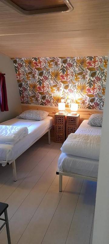 Gîte pour 3 personnes, avec terrasse ainsi que piscine et jardin à Camurac