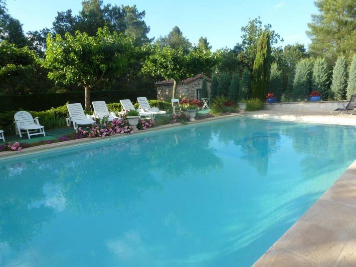 Gîte pour 4 personnes, avec piscine et jardin à Ailhon - 2