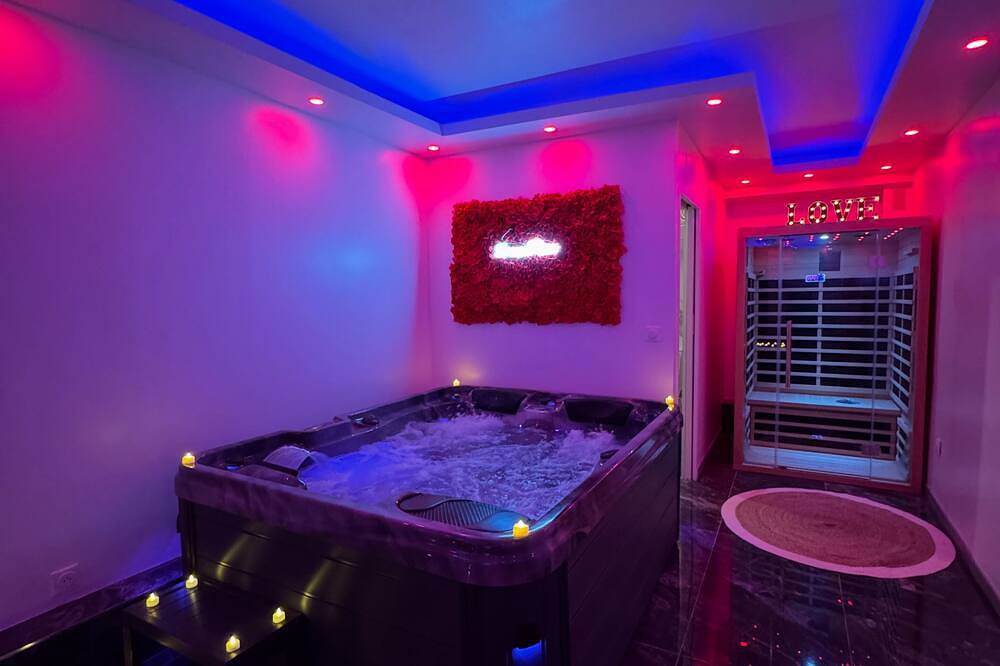Apartamento entero, Apartment Loveroom, spa jacuzzi & Sauna in a romantic atmosphere! in Chevilly-Larue, Valle del Marne
