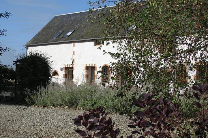 Gîte pour 4 personnes, avec Terrasse ainsi que Jardin et Piscine