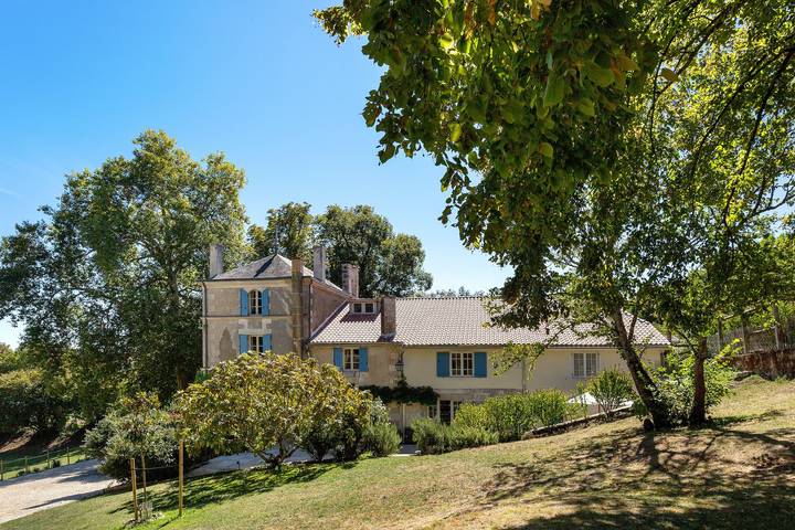 Casa vacanze 'Les Mirandes - Le Châtaignier' con terrazza privata, giardino e Wi-Fi in Montmoreau-Saint-Cybard, Charente