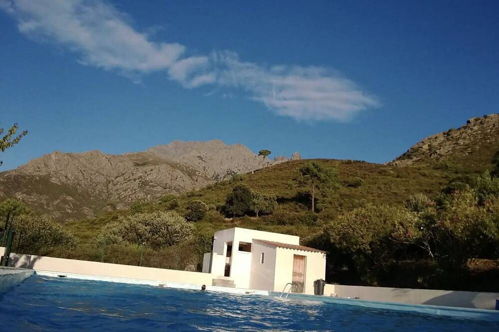 Appartement entier, 2 pièces avec piscine près de Calvi in Calenzana, Région de Calvi