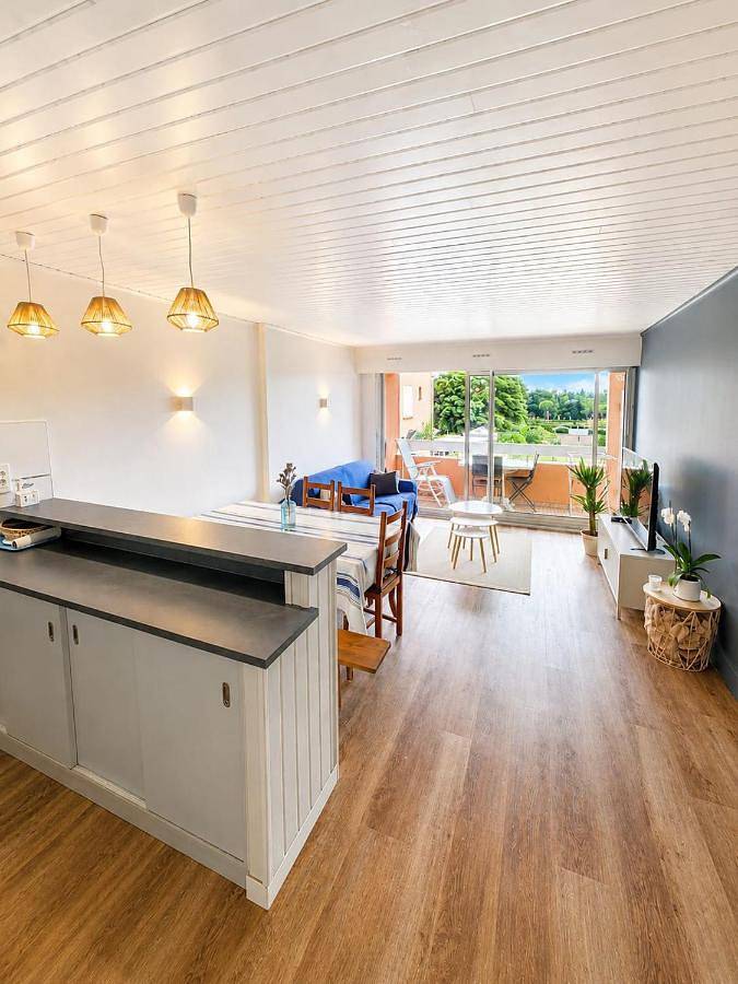 Gîte pour 7 personnes, avec Balcon et Terrasse ainsi que Jardin et Vue dans Plage des Rochelets