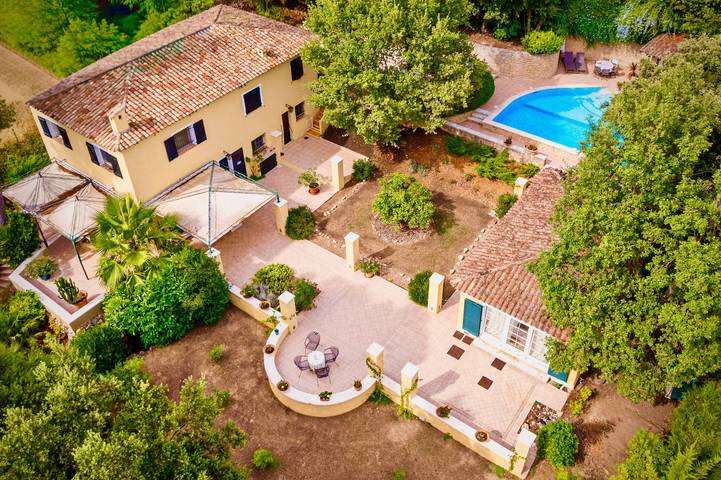 Vacation rental for 8 people, with Balcony and Hot tub as well as Yard and Sauna in Côte d'Azur
