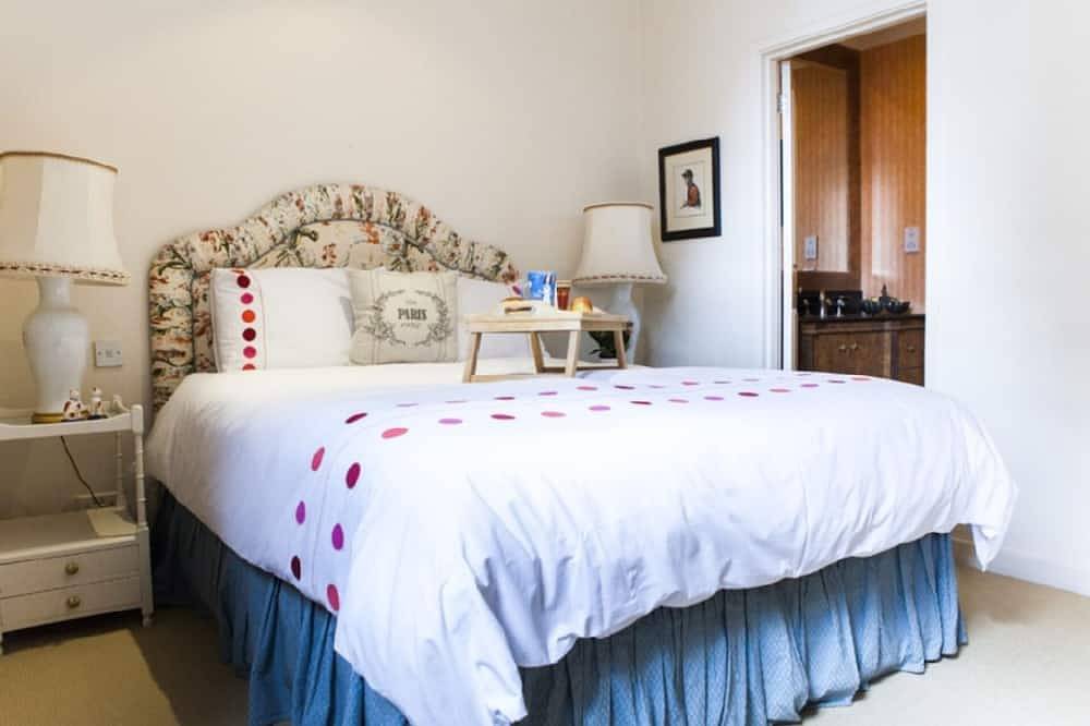 Entire apartment, Morning Check-In Is Given When Possible -3Bedrooms/2Baths Knightsbridge in London, South East England
