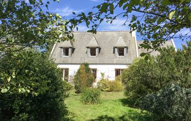 Location de vacances pour 8 personnes, avec terrasse et jardin à Plougasnou