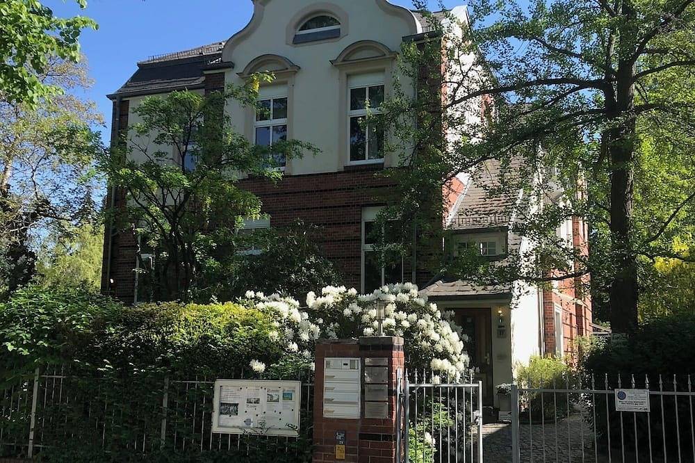 Ganze Wohnung, Zentral gelegene 160 qm Ferienwohnung. Ideal für Reisegruppen und Großfamilien in Steglitz-Zehlendorf, Berlin