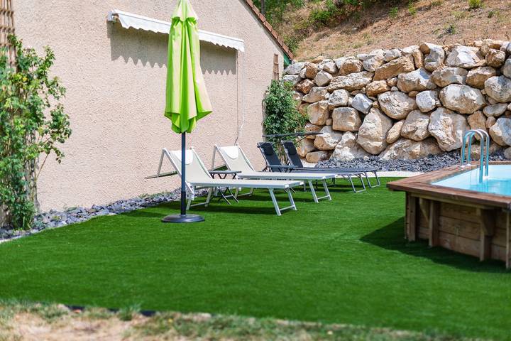 Casa Vacacional 'Le Beauregard - Piscina' con Vista a la Montaña, Wi-Fi y Aire Acondicionado in Beauregard-Baret, Región de Valence