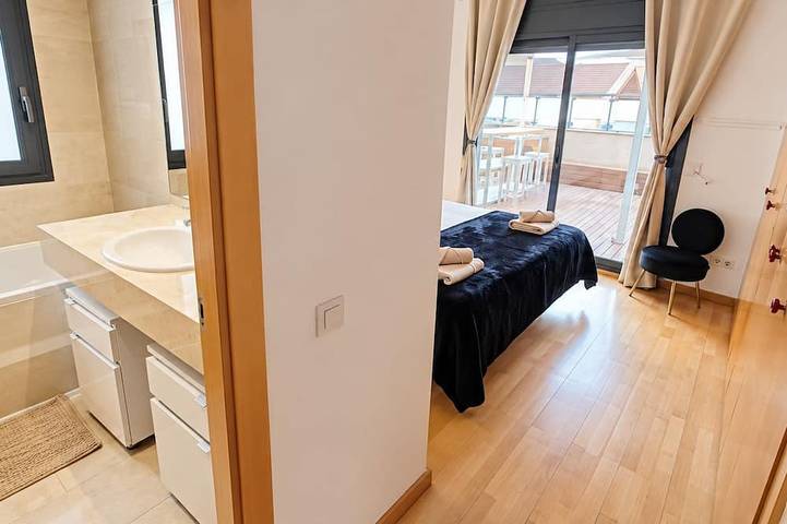 Entire apartment, Apartment with a Pool on the Beach in Barcelona in Badalona, Barcelonès