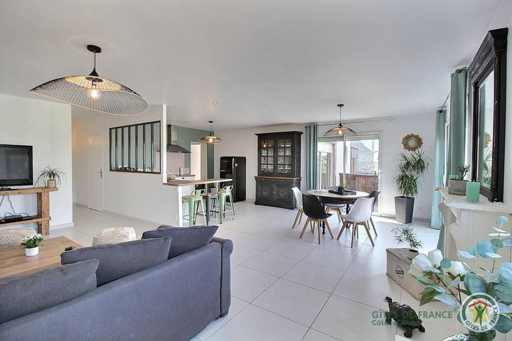 Gîte pour 6 personnes, avec terrasse et jardin