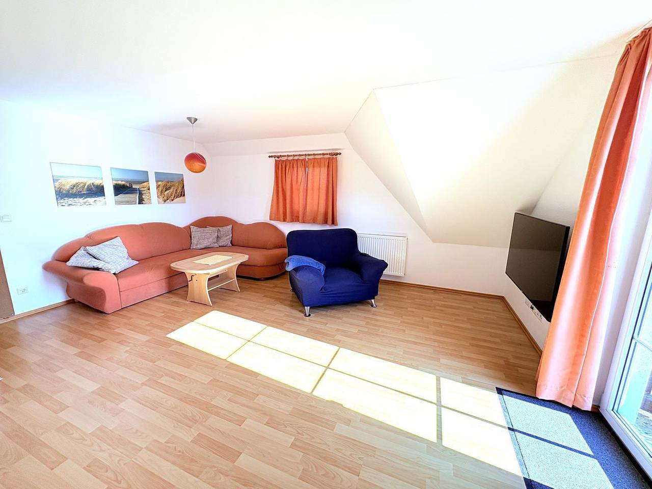 Ganze Wohnung, Ihr Urlaub auf Rügen: Ferienwohnung mit 2 Schlafzimmern, Wlan & Pkw-Stellplatz in Alt Reddevitz, Mönchgut