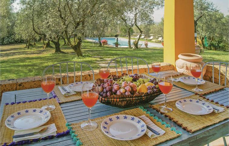 Appartamento di 96mq: Parcheggio, A/C, Piscina, Giardino, WiFi. Vicino a Borgo a Buggiano e al centro di Buggiano. in Buggiano, Provincia di Pistoia