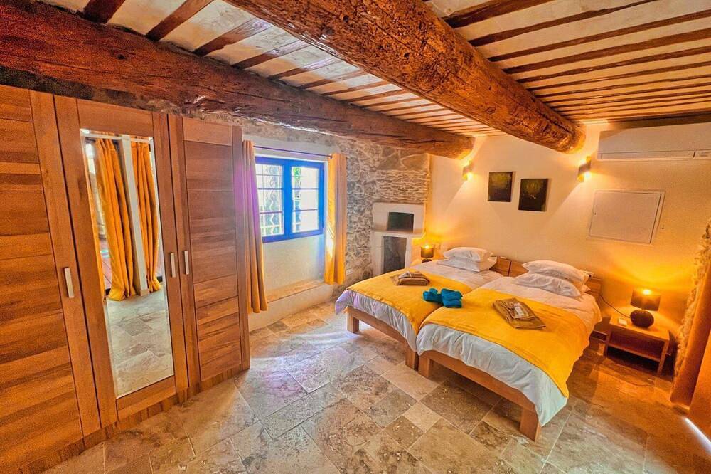 Ptit Coin Paradis – Prestige, Pool & Jacuzzi in Saint-Hippolyte-de-Montaigu, Nimes und Umgebung