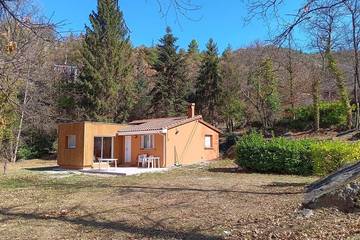 Gîte pour 4 personnes, avec jardin et terrasse, animaux acceptés à Casteil
