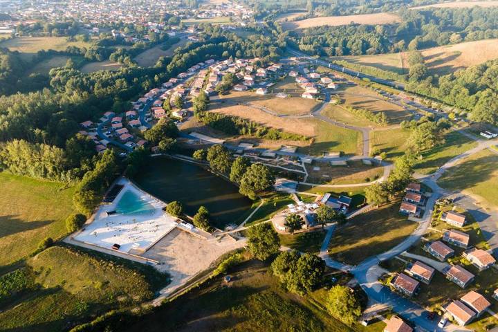 Parc de vacances pour 3 personnes, avec vue ainsi que piscine et jardin en Vendée - 2