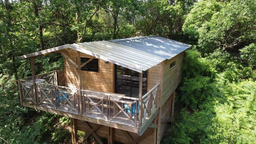 Chalet pour 8 personnes, avec Balcon et Jacuzzi ainsi que Terrasse et Jardin