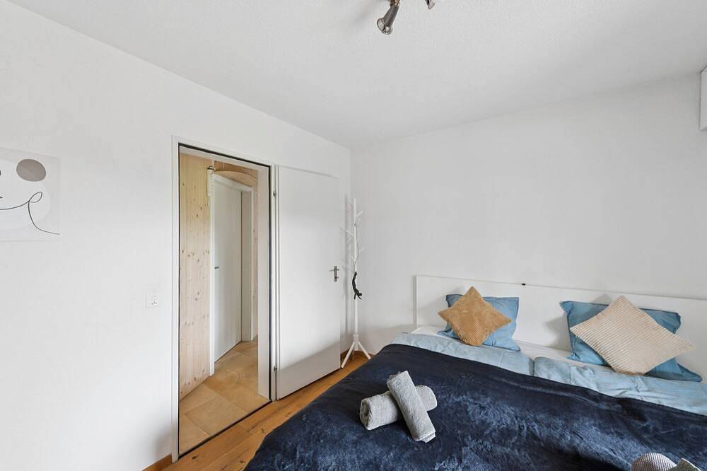 Ganze Wohnung, Exquis Design 2-Zimmer-Wohnung Zürich Roset I Garten I Seeblick in Richterswil, Kanton Zürich