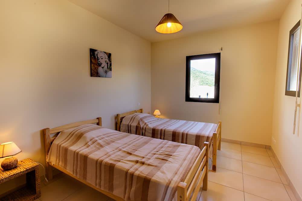 Villa 2 in Sagone 4 bedrooms 140 m2, all comfort 5 minutes from the sea in Sagone, Vico