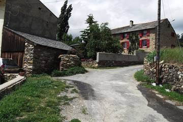 Gîte pour 6 personnes, avec terrasse, animaux acceptés à Llo
