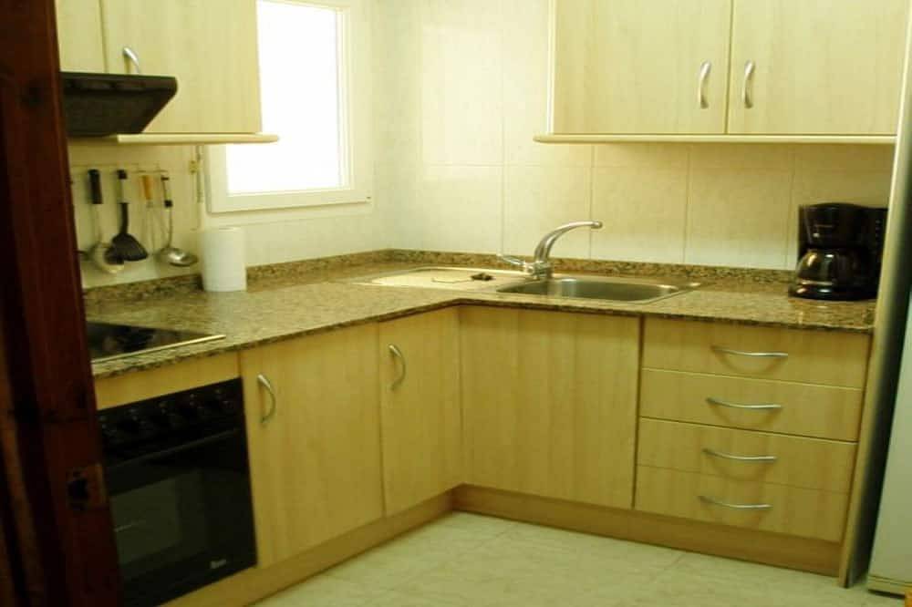 Entire apartment, Bungalow for 4-5 people 50 m from the sandy beach in Playa Moncayo, Guardamar del Segura
