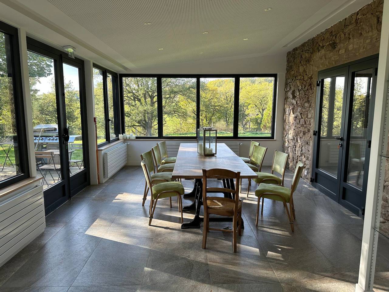 Charmantes Ferienhaus im Morvan mit Parkplatz und Elektro-Ladestation in Saint-Germain-des-Champs, Naturpark Morvan