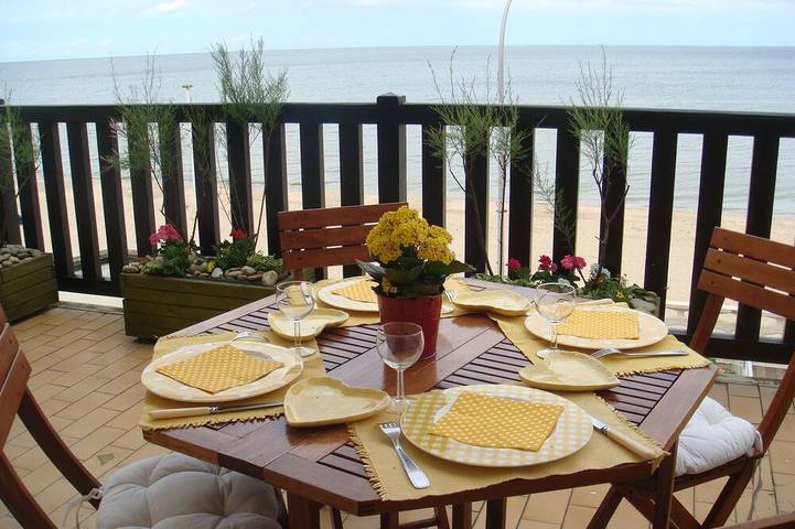 Gîte pour 4 personnes, avec Balcon et Jardin dans Office De Tourisme De Blonville Benerville Tourgeville