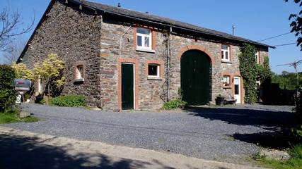 Ferme pour 9 personnes, avec terrasse et sauna ainsi que jacuzzi et jardin à Gouvy