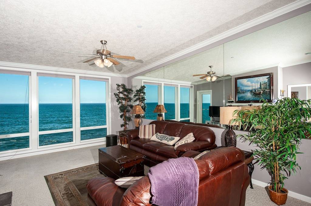 Ganze Wohnung, Promo! Top Floor, Corner Oceanfront Condo - Indoor Pool/Hot Tub/Wifi and Hdtv! in Depoe Bay, Lincoln County (OR)