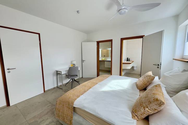 Luxuriöse Villa Möwengeflüster - 220qm Fewo für max. 8 Gäste + Sauna am See in Pouch, Muldestausee