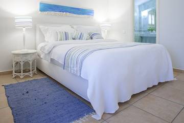 Villa for 14 People in Perdika, Aegina, Photo 1