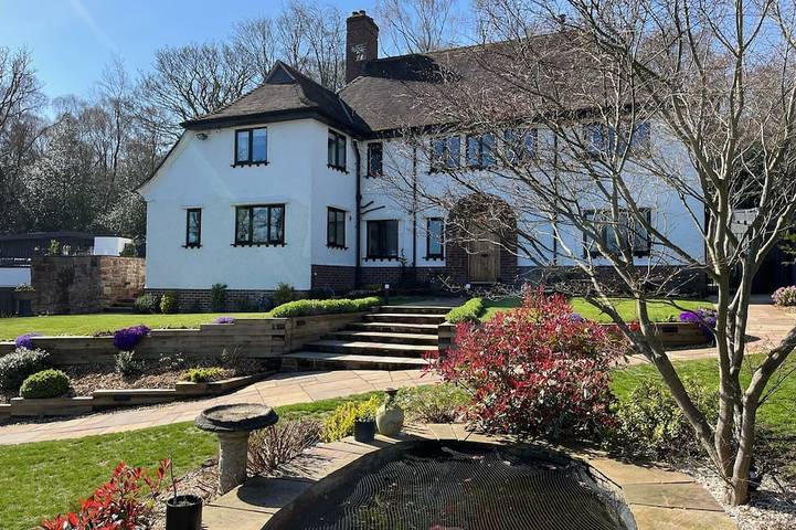 Holiday rental for 16 people, with garden and sauna as well as hot tub in Wirral