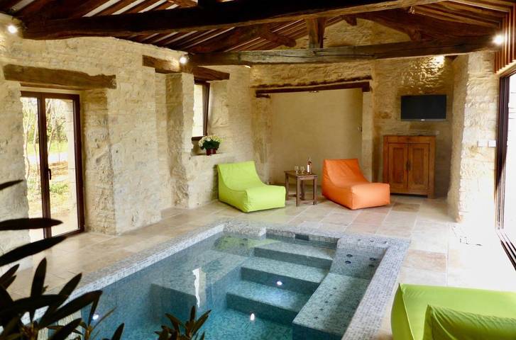Location de vacances pour 10 personnes, avec Terrasse et Jacuzzi ainsi que Jardin et Piscine à Florimont-Gaumier