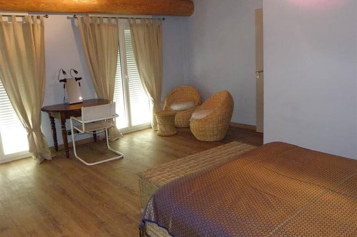 Location de vacances pour 5 personnes, avec terrasse ainsi que jacuzzi et jardin à Sauveterre - 3