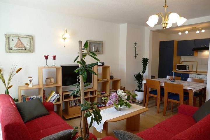 Ferienwohnung für 4 Personen, mit Terrasse und Garten, kinderfreundlich in Bergen auf Rügen - 3