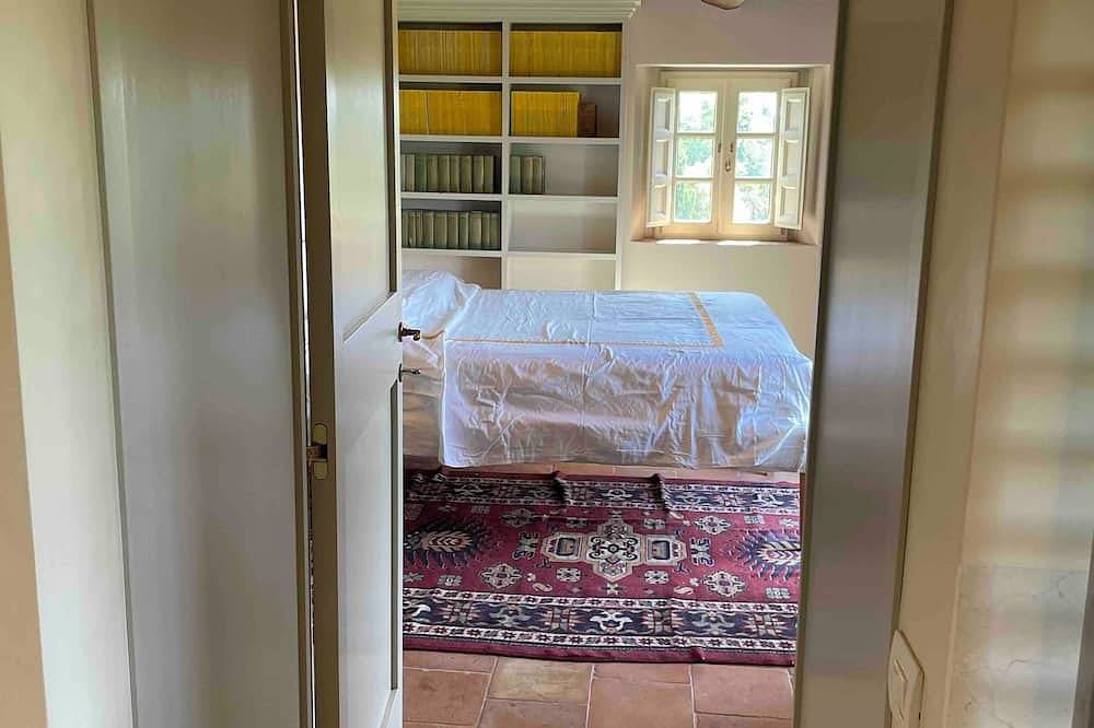 Villa in Palaia with stunning views and unique setting, 3 bedrooms (sleep 6) in Palaia, Pisa Provinz