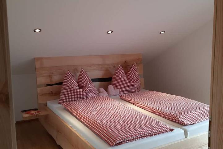 Ganze Wohnung, Neubau - Helle und gemütliche FeWo Waldblick in Höslwang, Chiemsee