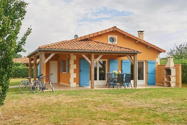 Ferienhaus für 5 Personen, mit Terrasse und Garten sowie Pool