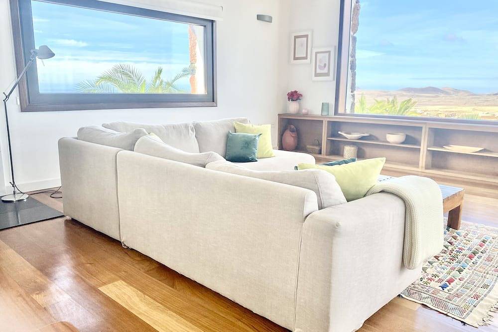 Casa Estela: vistas, privacidad, diseño y tradición. in Villaverde, La Oliva