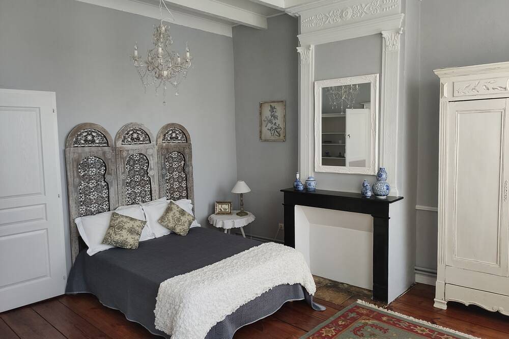 4 Bed Villa - Sleeps 8 - Garden - Fireplace in Port-Sainte-Foy-et-Ponchapt, Périgord Pourpre