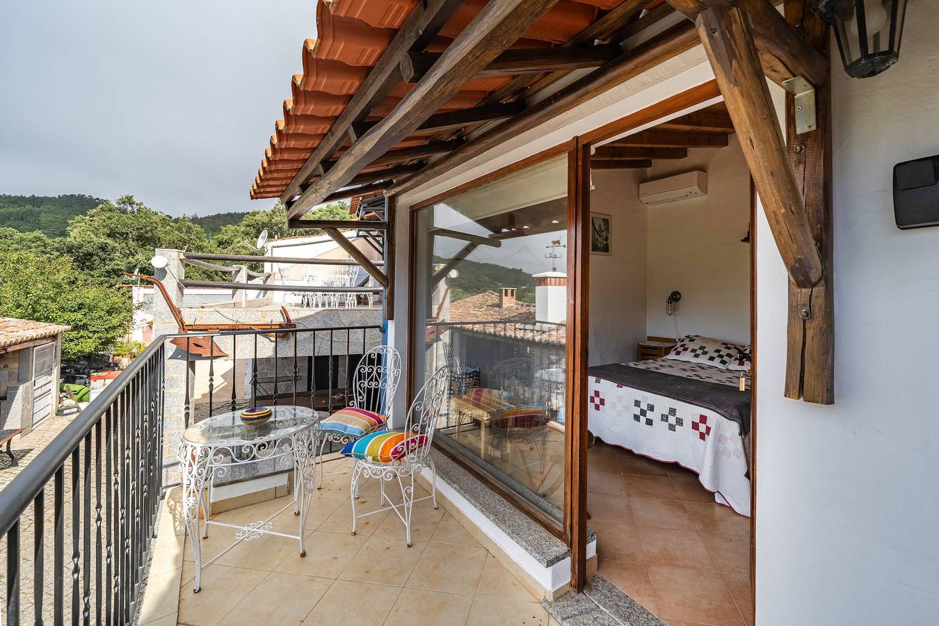 Apartamento inteiro, Apartamento 'Suíte' com Jardim Partilhado, Wi-Fi e Ar Condicionado in Monchique, Distrito de Faro