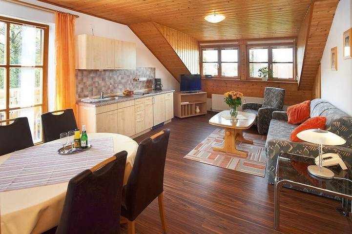 Ferienwohnung für 3 Personen, mit Balkon und Garten