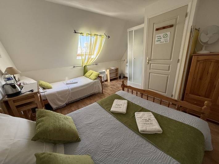 Chambre d’hôte pour 3 personnes, avec jardin ainsi que sauna et jacuzzi, animaux acceptés