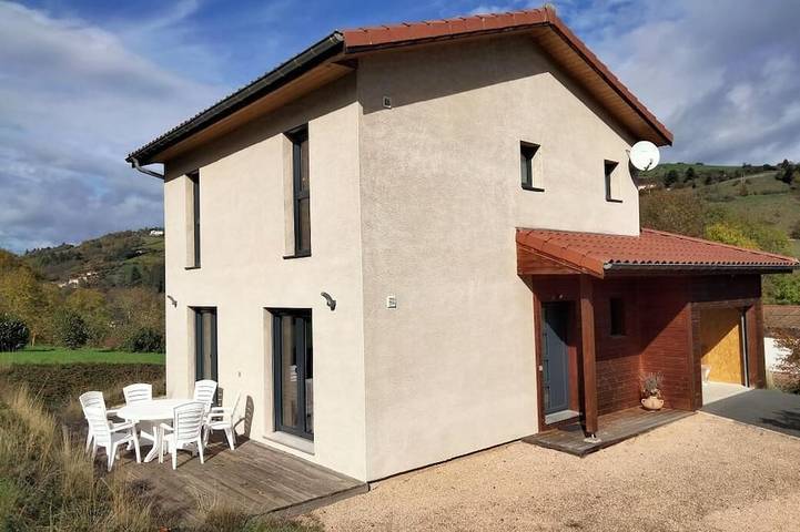 Location de vacances pour 5 personnes, avec jardin à Saint-Clément-sur-Valsonne