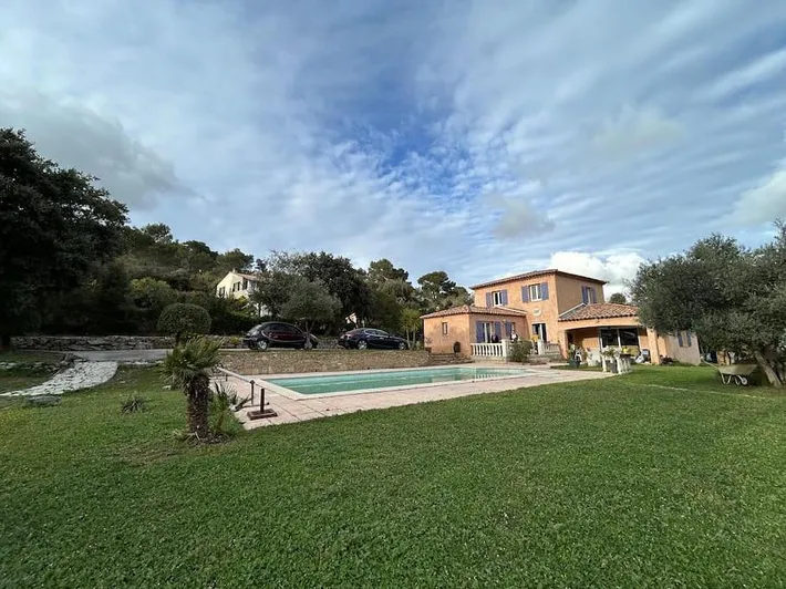 Chalet para 8 personas, con jardín y piscina - 1