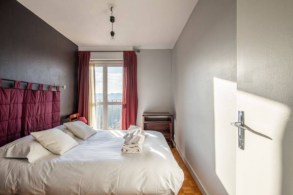 Entire apartment, Family apartment at the Gates of Paris in Ivry-sur-Seine, Val-de-Marne